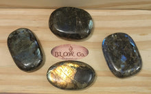 Load image into Gallery viewer, Labradorite Palm Stone